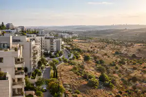 בנייני מגורים סמוך לשטח פתוח בהמחשה כללית