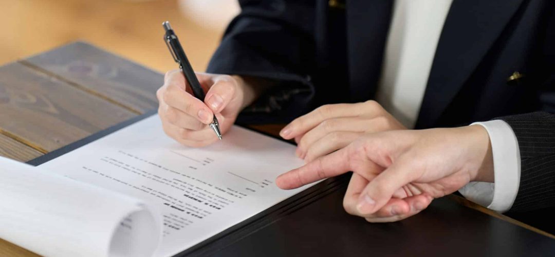 Business woman signing a contract
